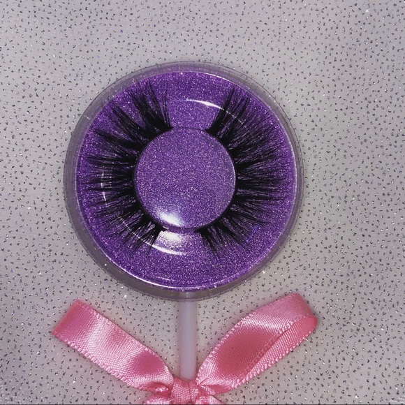 Roxanne Beauty lashes - Picture 3 of 7